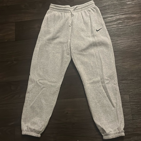 Women’s Nike sportswear Phoenix Fleece size S(4-6)